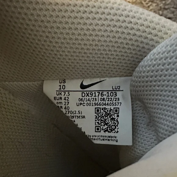 Nike Light Gray Sneakers - Picture 2 of 4